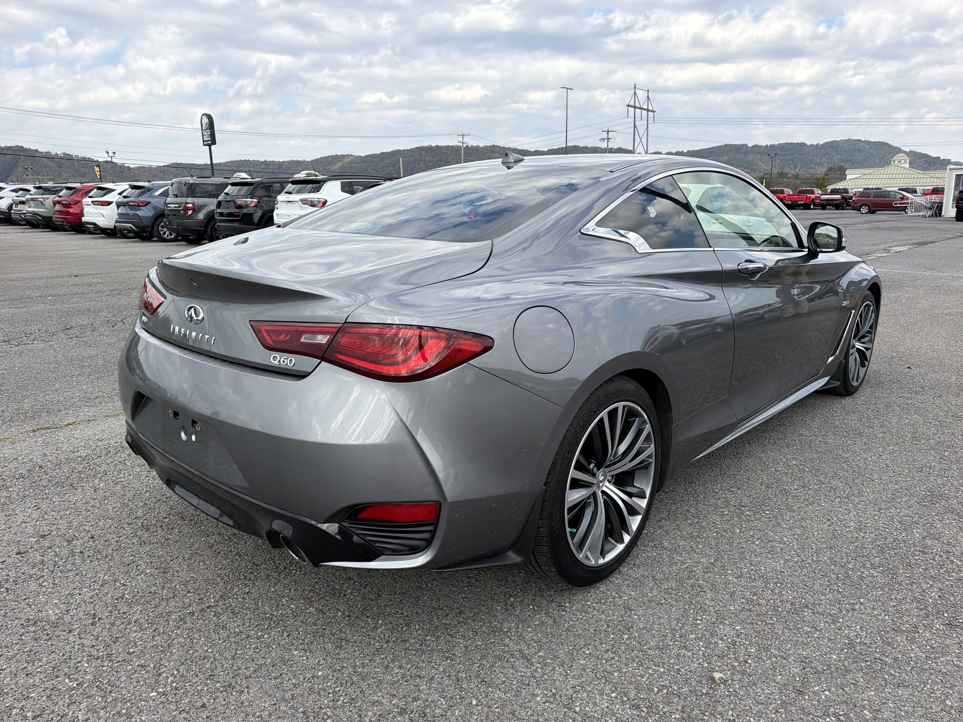 Used 2017 INFINITI Q60 2.0t w/ Premium Plus Package 2.0T AWD/4WD image 4