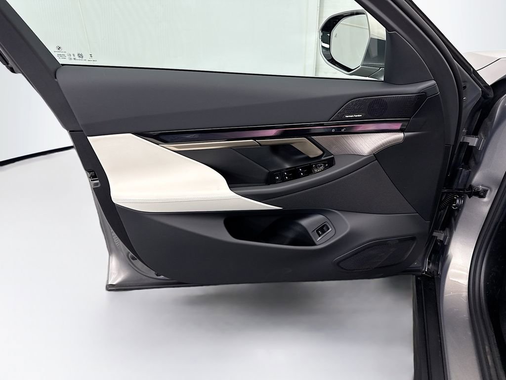 New 2026 BMW i5 eDrive40 w/ Premium Package image 23