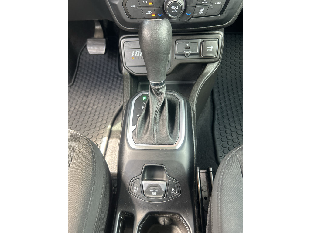 Used 2023 Jeep Renegade Altitude w/ Convenience Group I AWD/4WD image 11