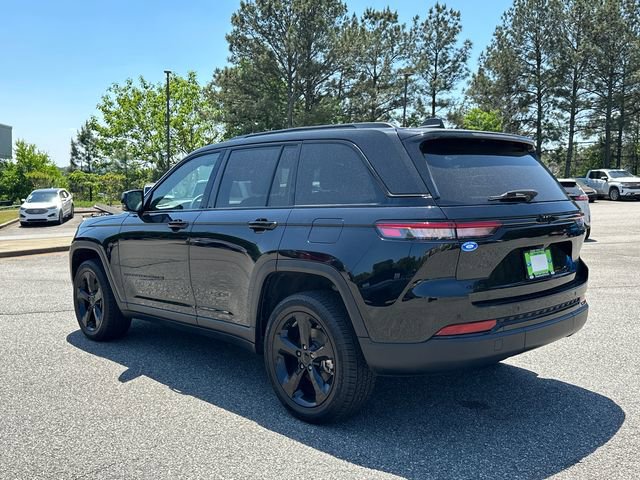 Used 2023 Jeep Grand Cherokee Altitude AWD/4WD image 5