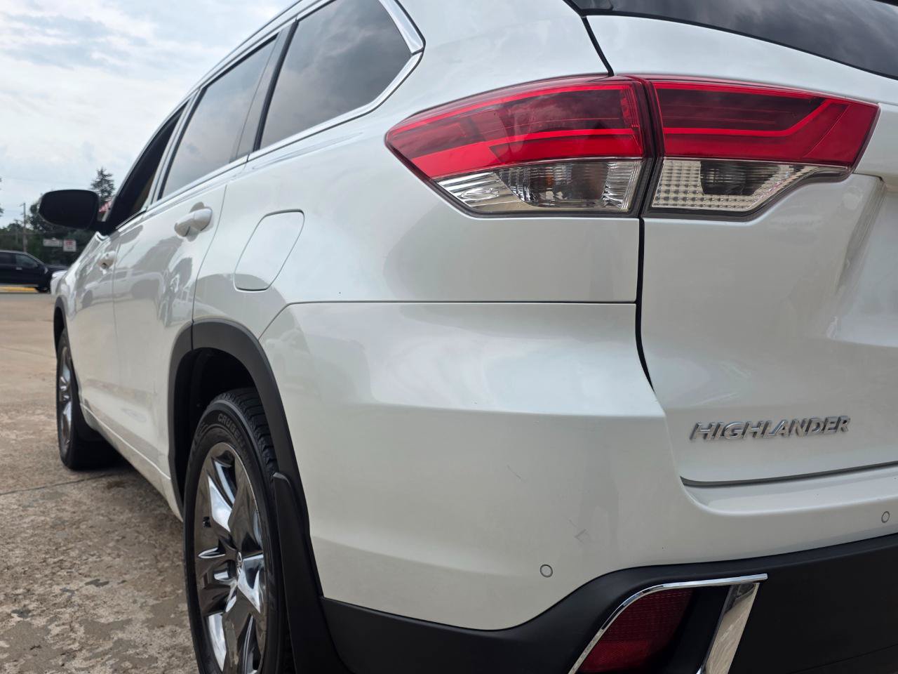 Used 2017 Toyota Highlander Limited Platinum AWD/4WD image 22