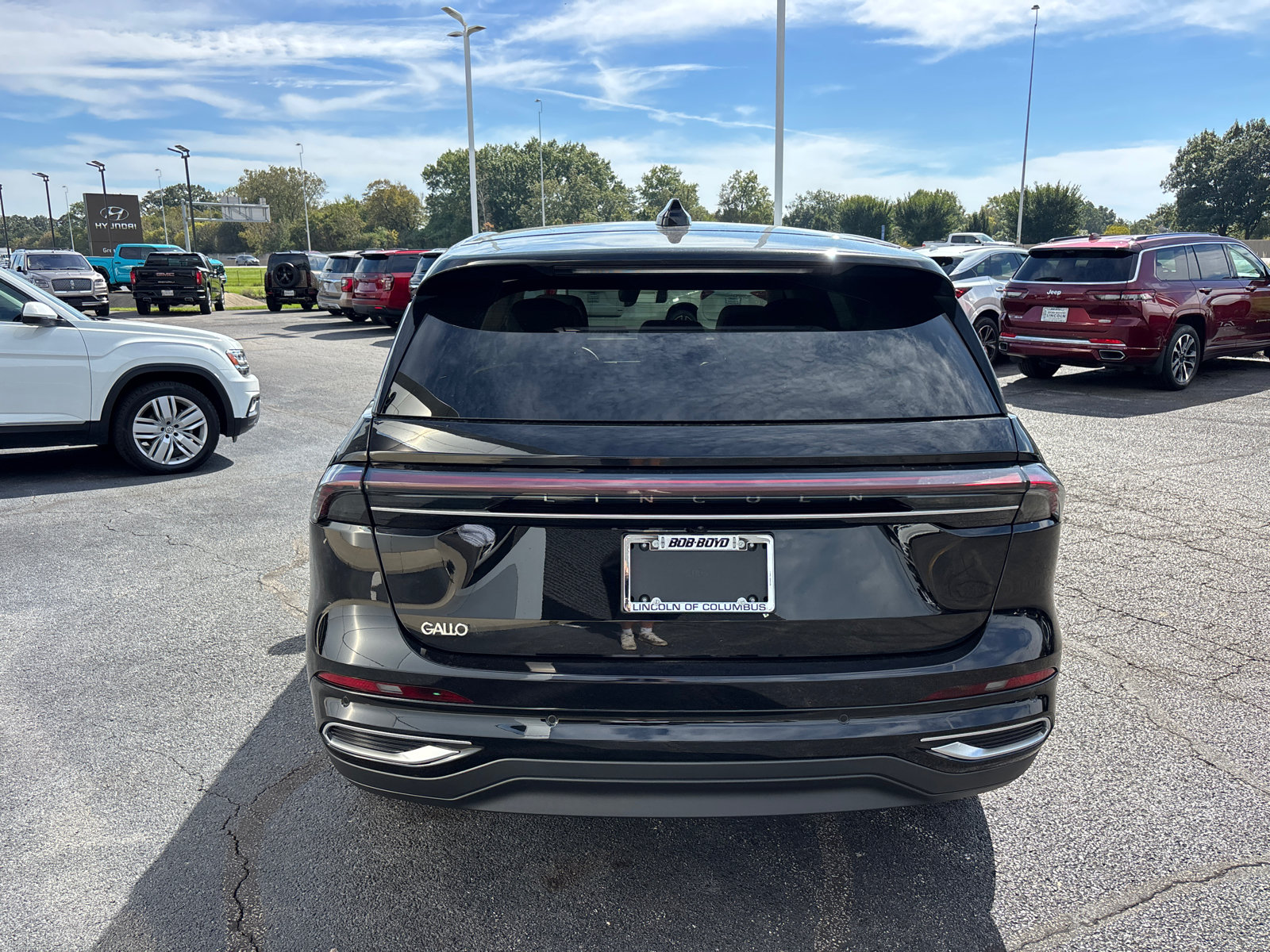 Used 2025 Lincoln Nautilus Premier AWD/4WD image 6