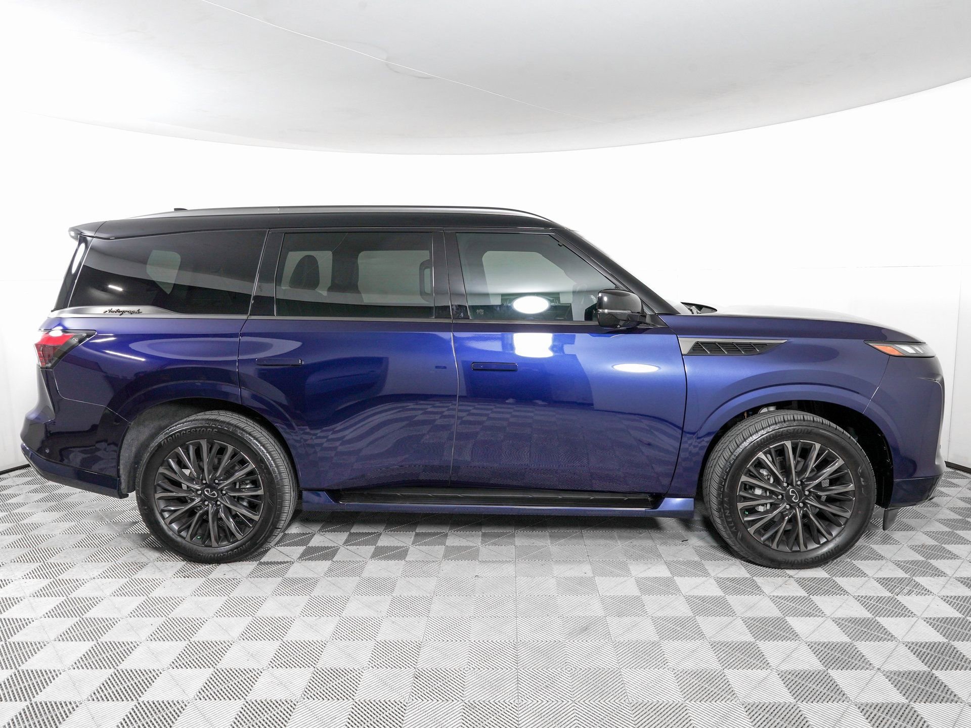Used 2025 INFINITI QX80 Autograph AWD/4WD image 4