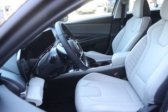 New 2025 Hyundai Elantra Limited image 8