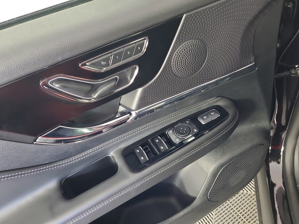 Used 2025 Lincoln Corsair AWD w/ Equipment Group 101A image 19