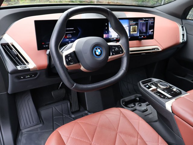 Used 2023 BMW iX xDrive50 w/ Sport Package AWD/4WD image 14