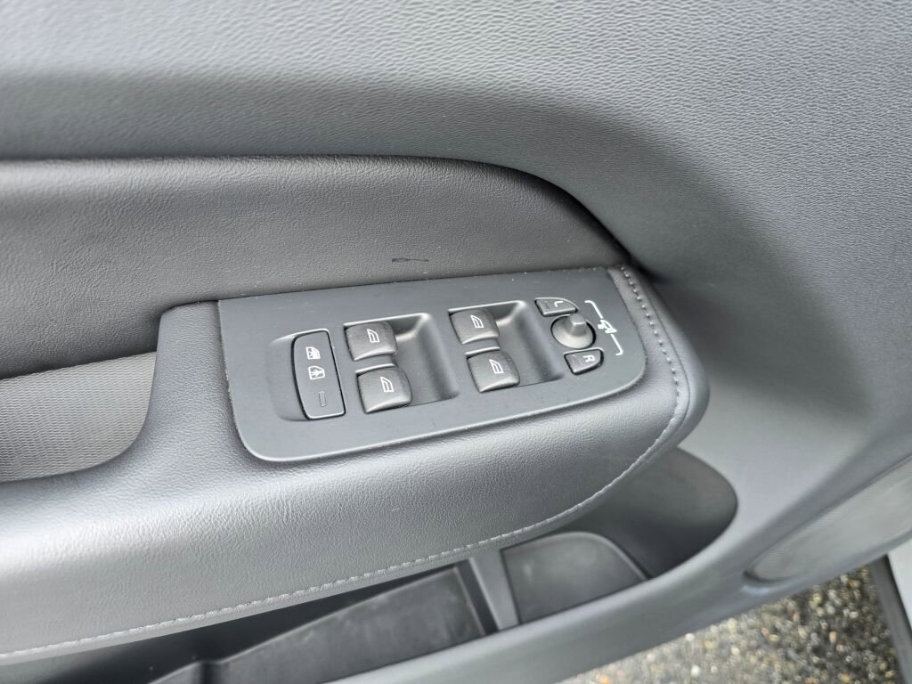 Used 2023 Volvo XC60 B5 Plus w/ Climate Package image 23
