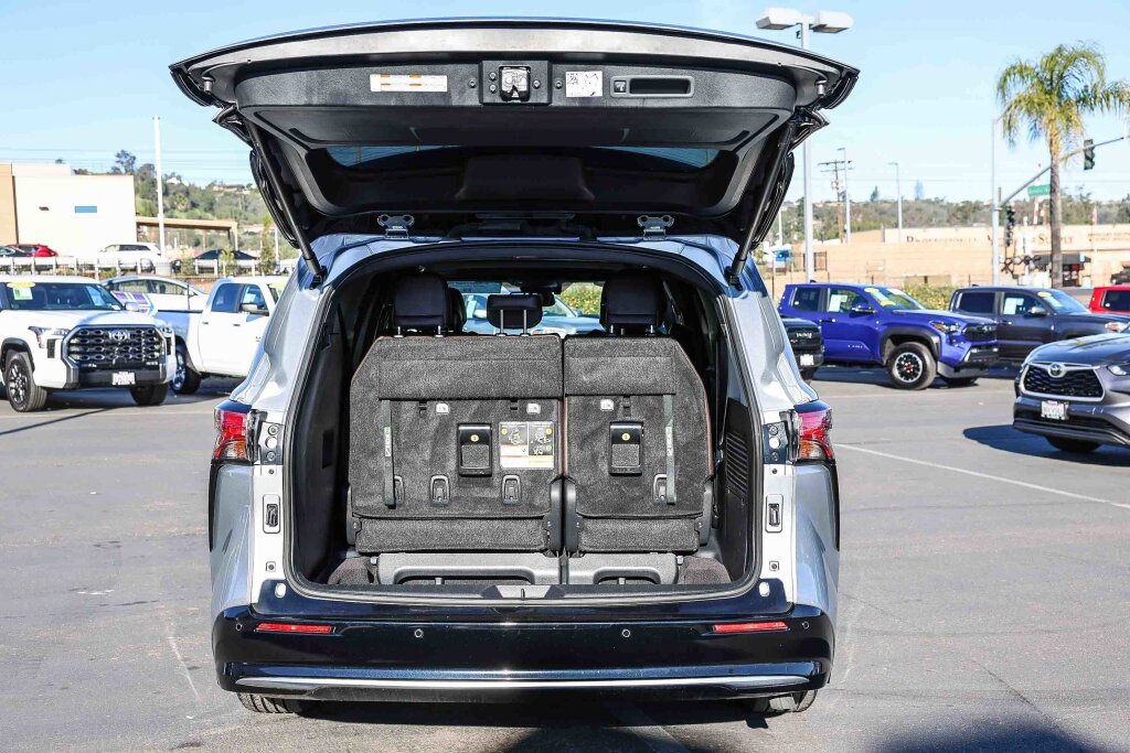 Certified 2024 Toyota Sienna Platinum AWD/4WD image 28
