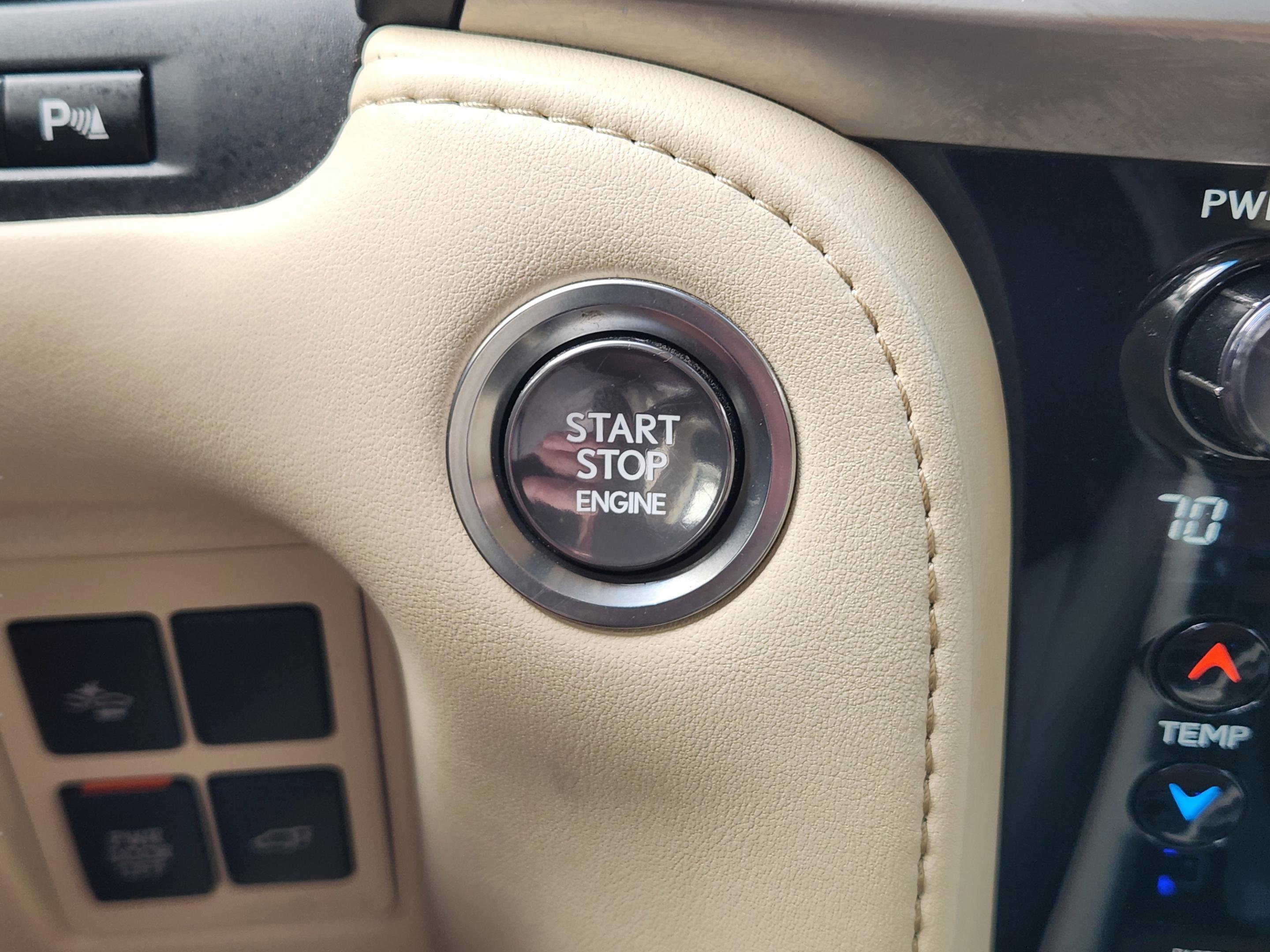 Used 2020 Lexus LX 570 4WD w/ Luxury Package image 23