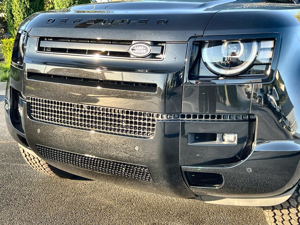 New 2026 Land Rover Defender 110 X-Dynamic SE AWD/4WD image 9