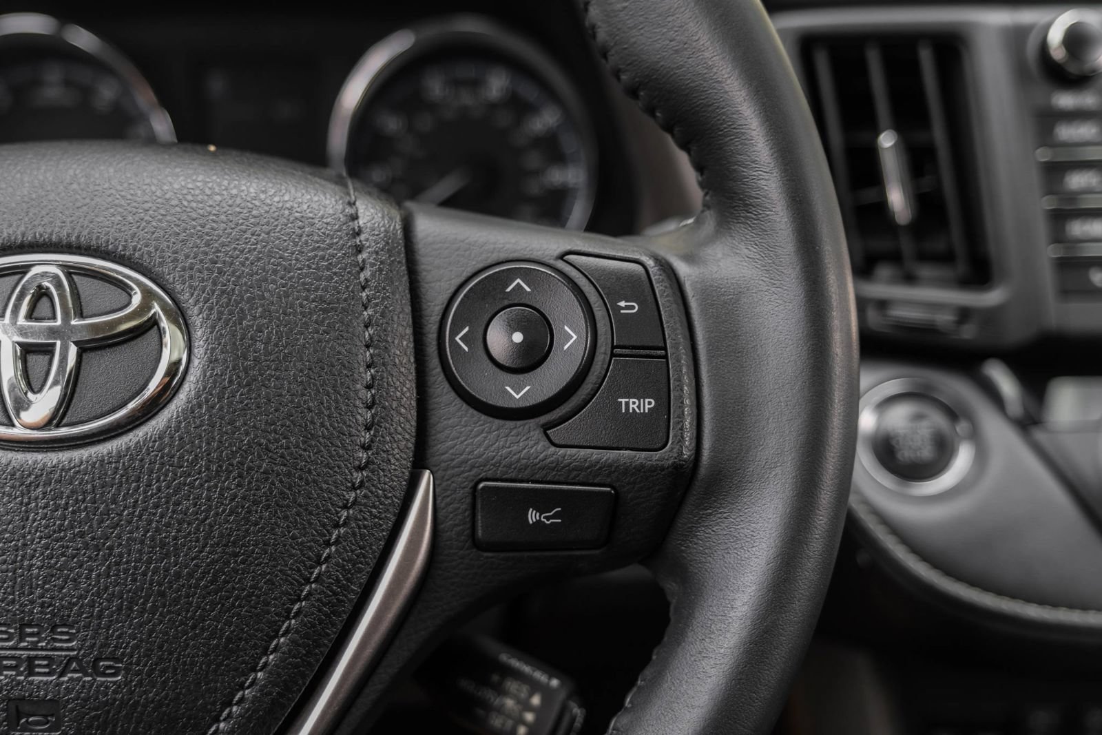 Used 2017 Toyota RAV4 Limited FWD image 19
