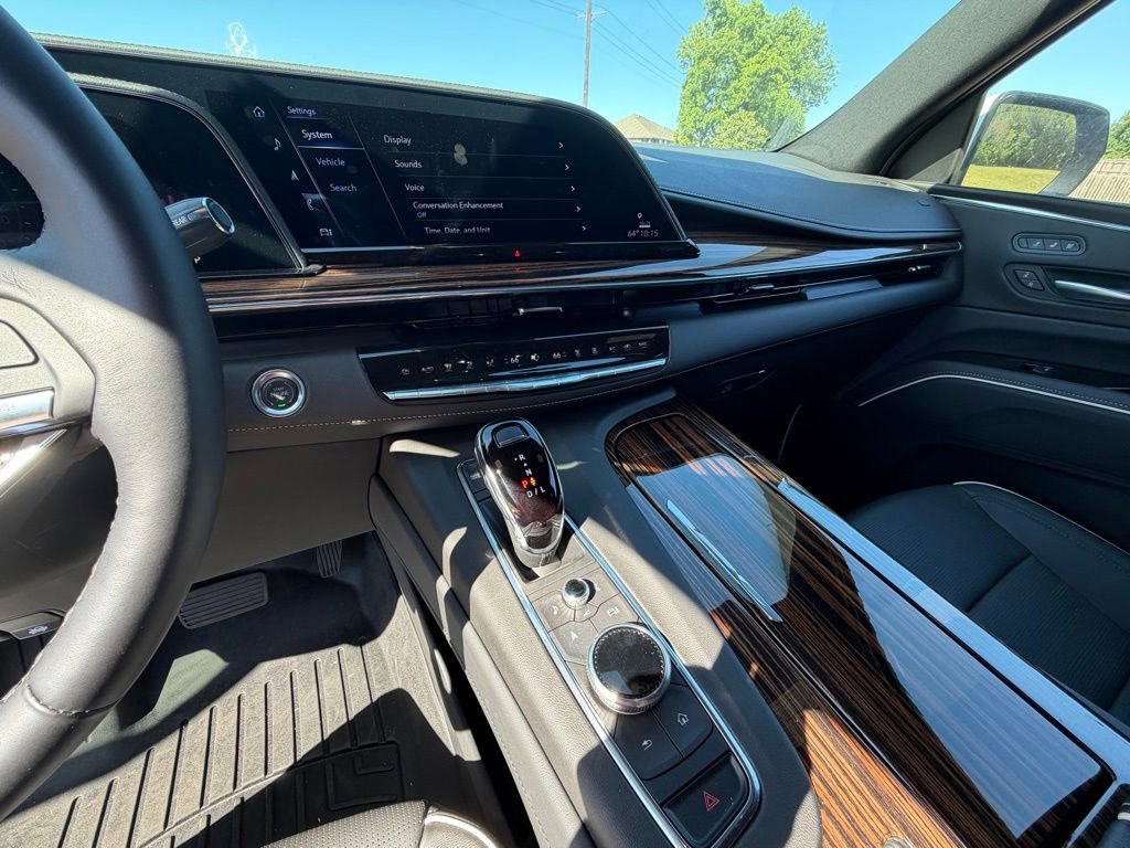 Used 2024 Cadillac Escalade Premium Luxury AWD/4WD image 9