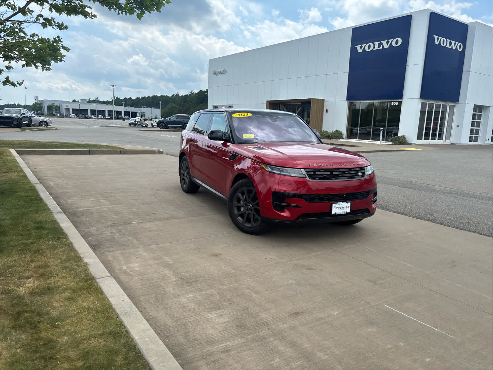 Used 2023 Land Rover Range Rover Sport SE AWD/4WD image 2