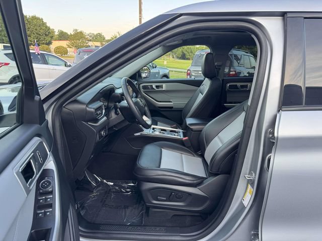 Certified 2023 Ford Explorer XLT w/ Equipment Group 202A AWD/4WD image 18