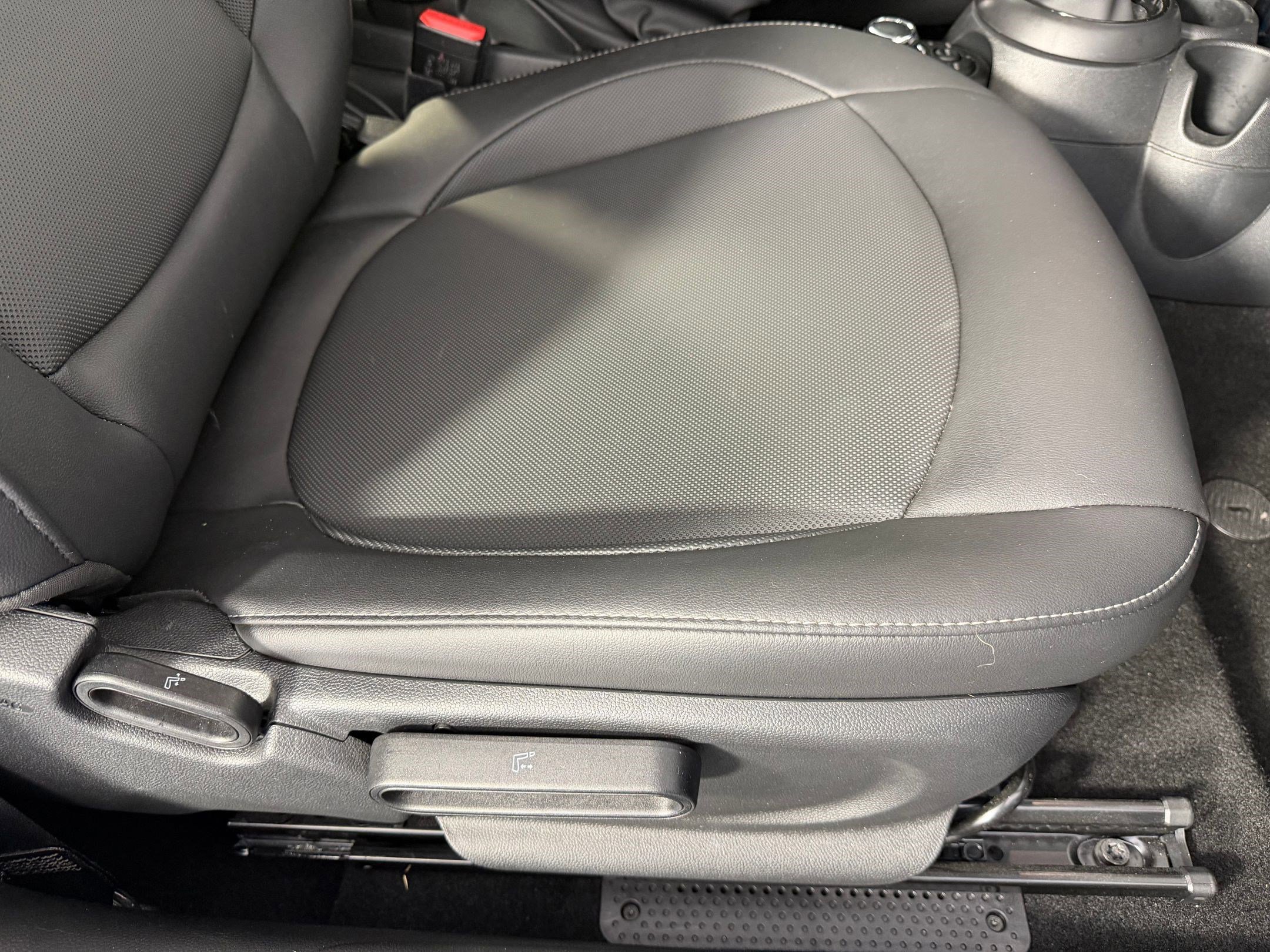 Used 2024 MINI Cooper 2-Door Hardtop image 32