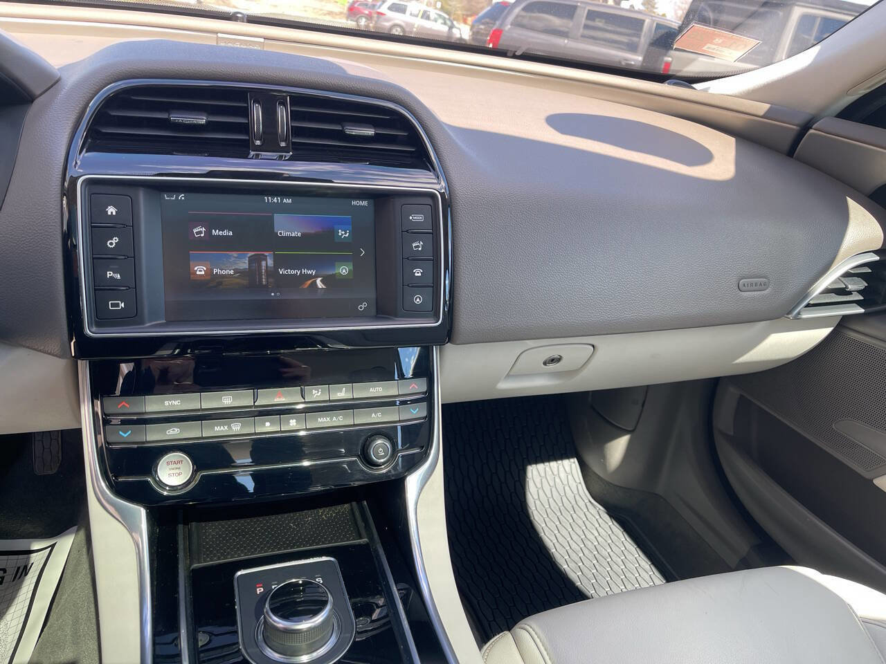 Used 2017 Jaguar XE Prestige image 11