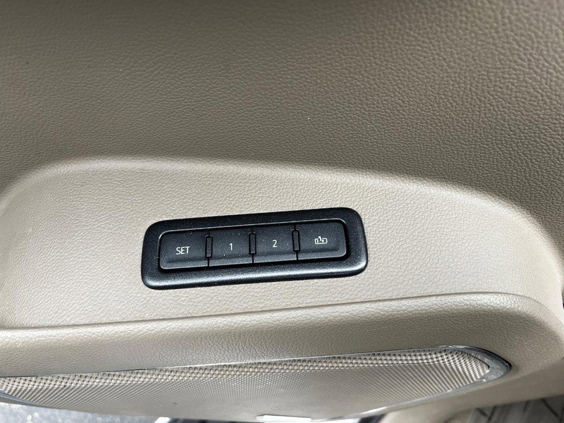 Used 2019 GMC Yukon SLT w/ Premium Edition image 18