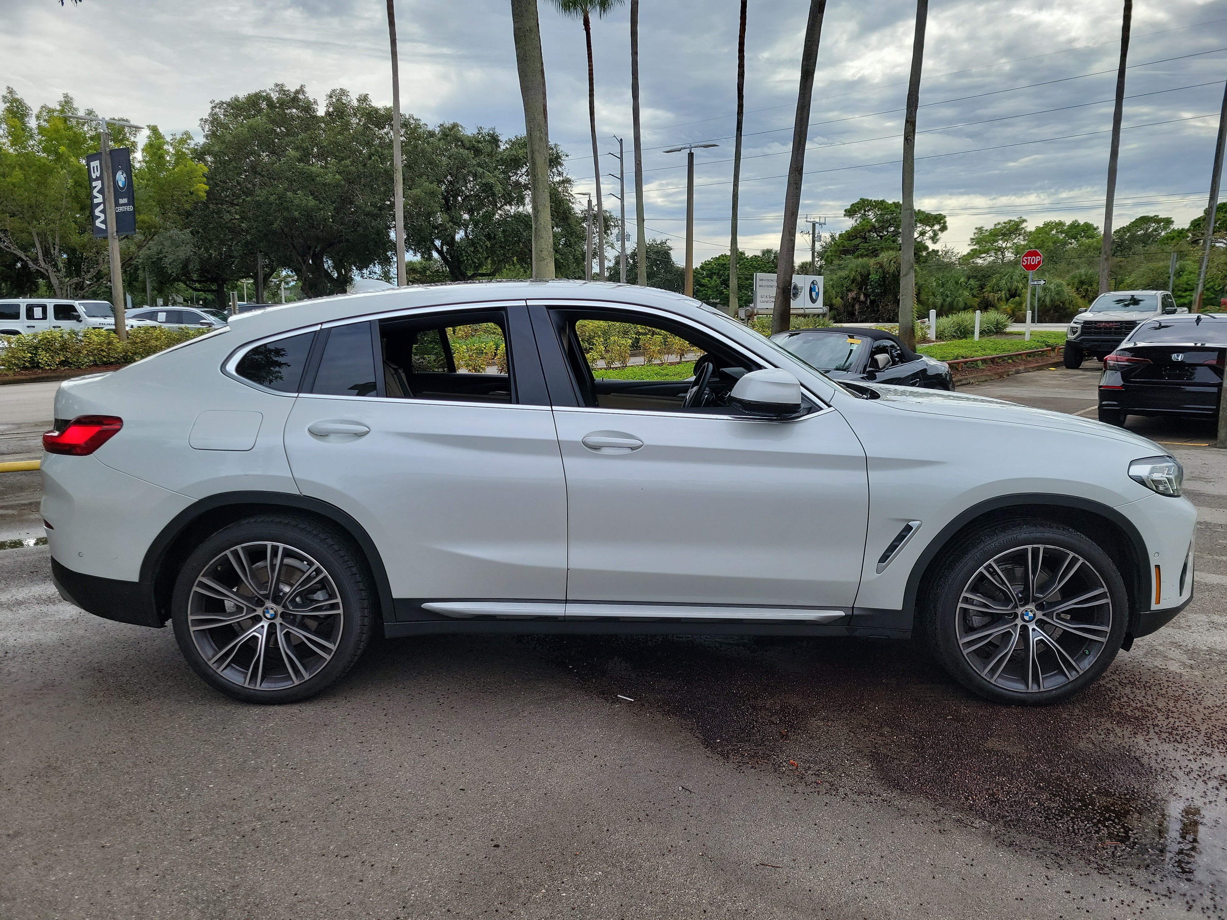Certified 2025 BMW X4 xDrive30i w/ Premium Package AWD/4WD image 8