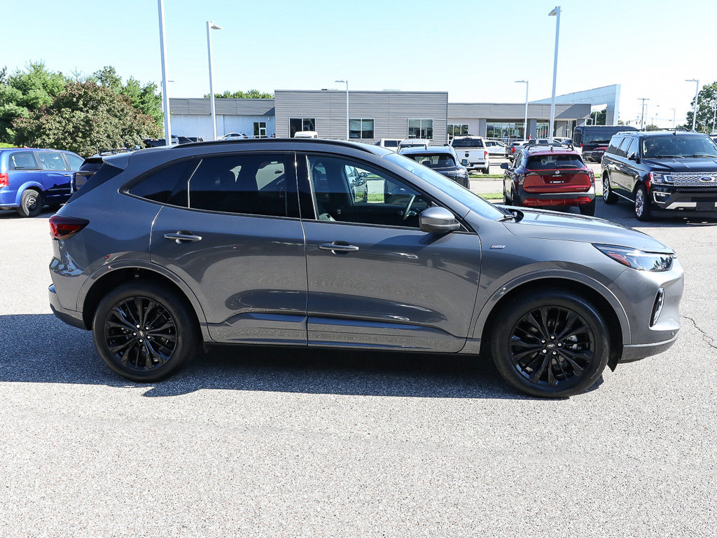 Used 2023 Ford Escape ST-Line Elite AWD/4WD image 8