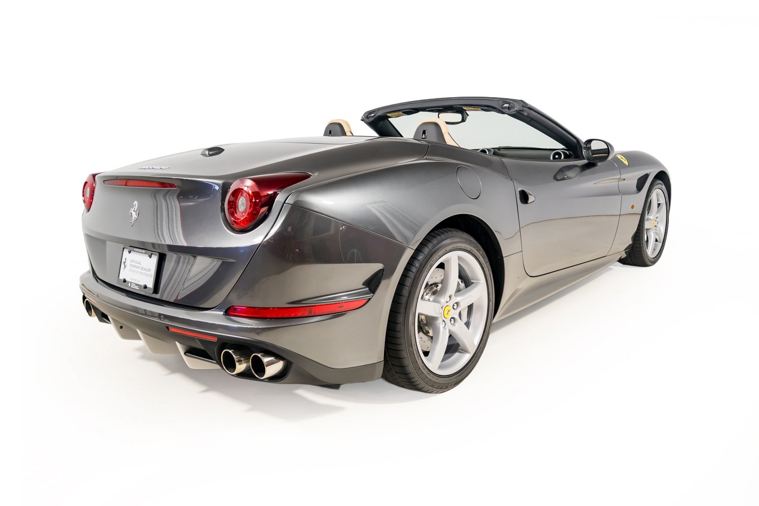 Used 2015 Ferrari California T RWD image 19
