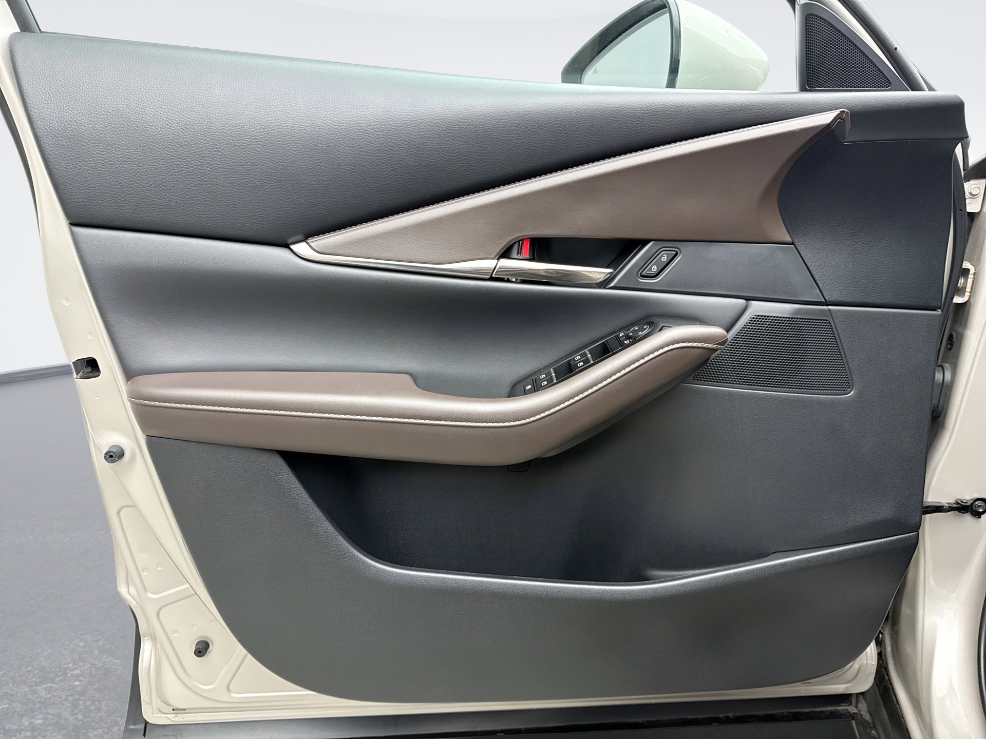 Used 2023 MAZDA CX-30 AWD 2.5 S w/ Premium Package image 9