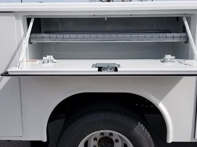 New 2025 Ford F550 4x4 Regular Cab Super Duty image 14