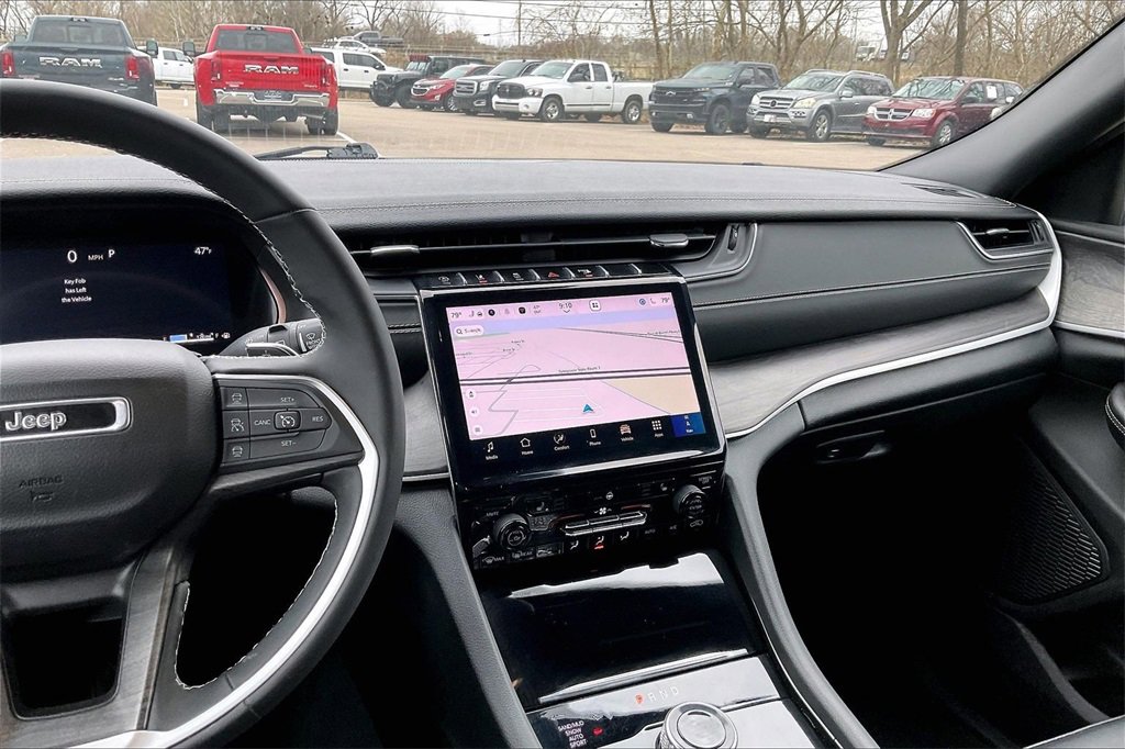 Used 2024 Jeep Grand Cherokee L Limited image 6
