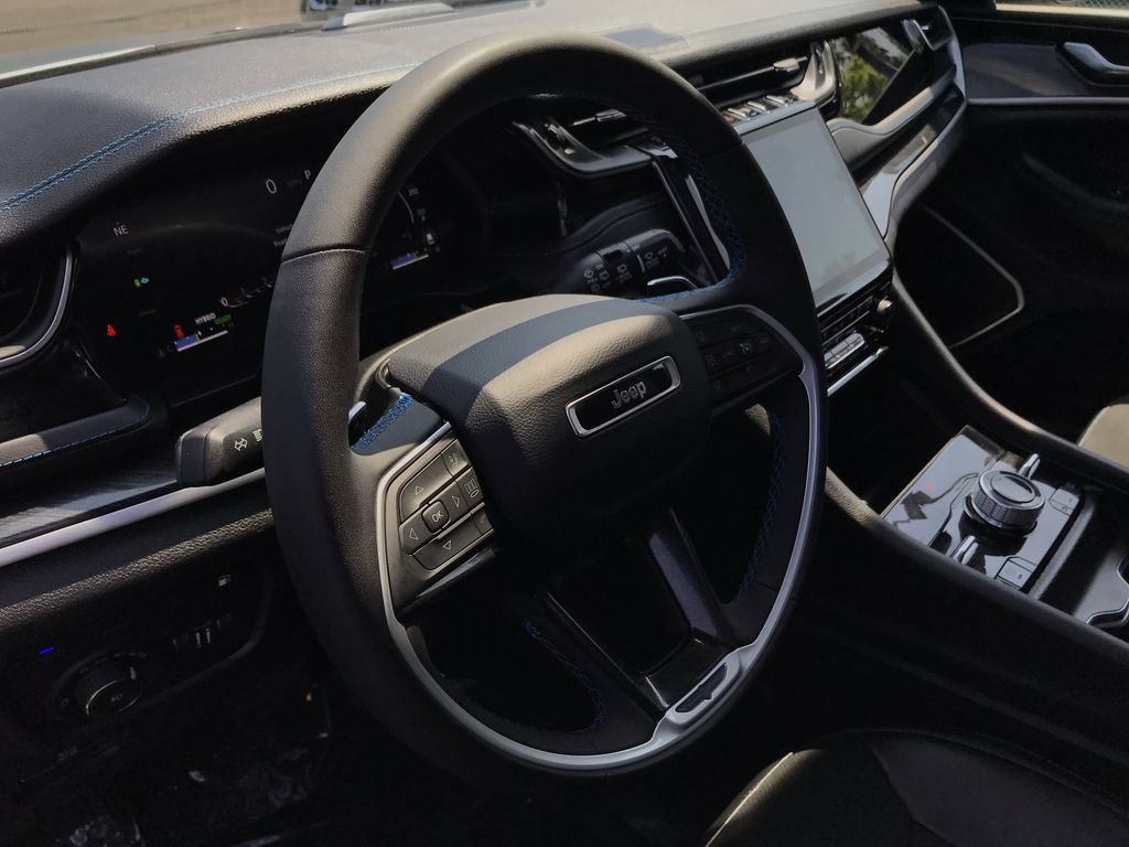 Used 2023 Jeep Grand Cherokee Trailhawk AWD/4WD image 20
