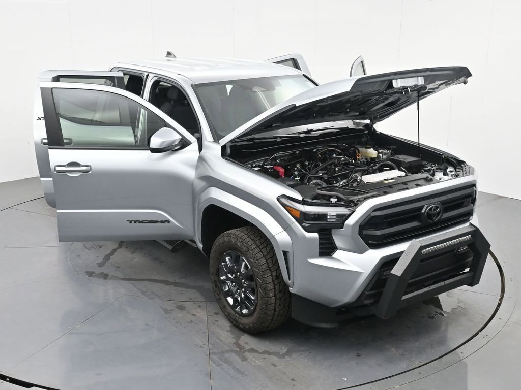 Used 2025 Toyota Tacoma SR5 AWD/4WD image 37