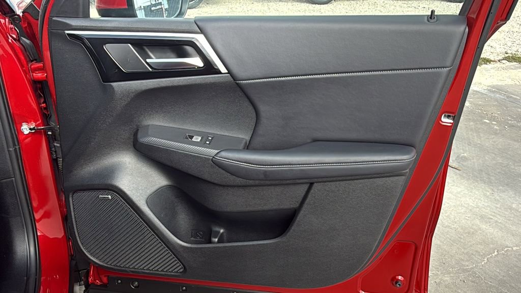 Used 2025 Mitsubishi Outlander SE image 31