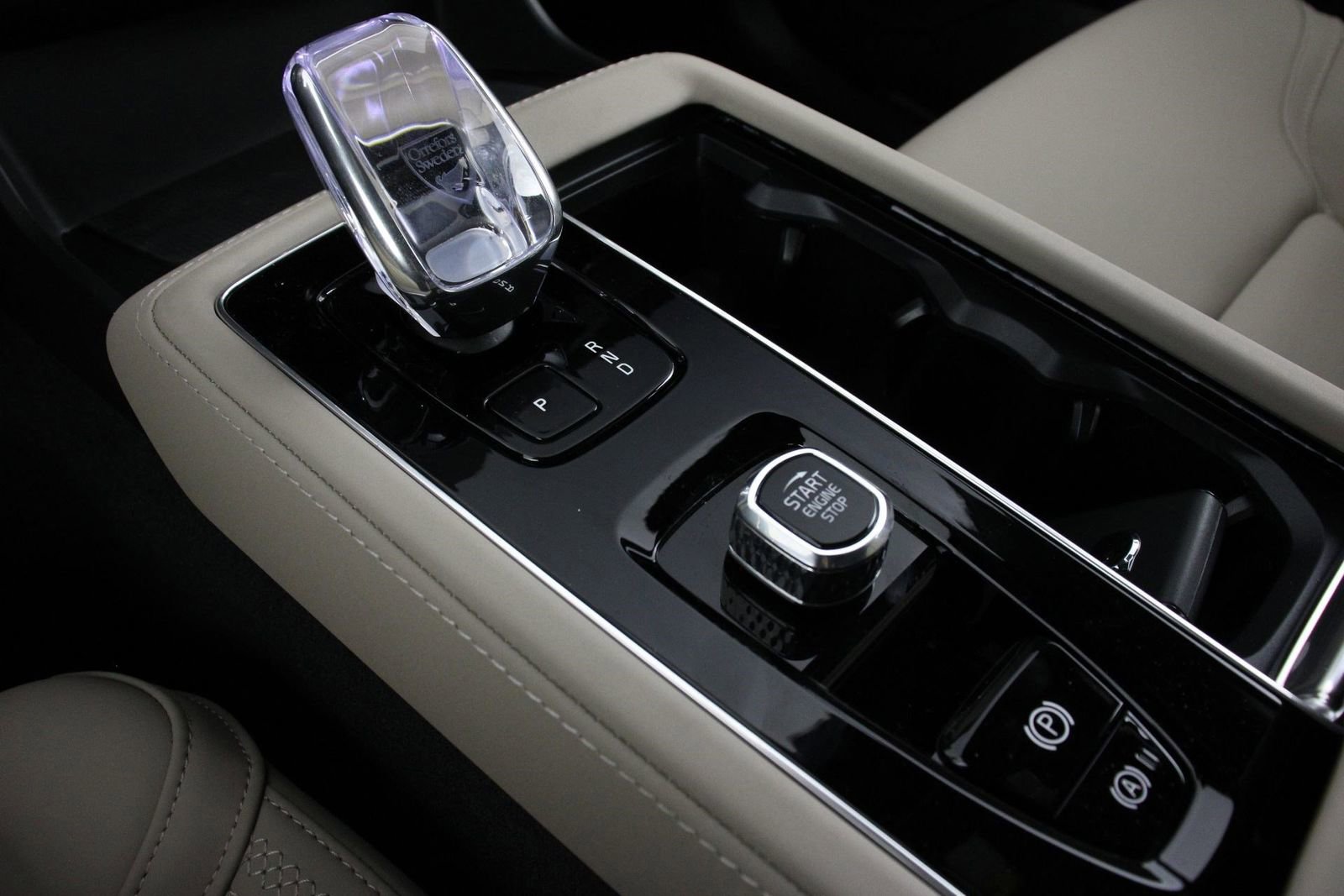 New 2026 Volvo XC90 T8 Plus w/ Protection Package Premier image 7