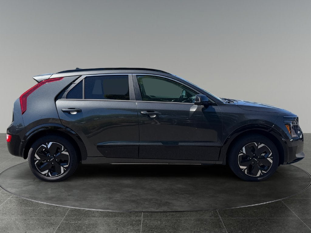 Used 2025 Kia Niro Wind FWD image 11