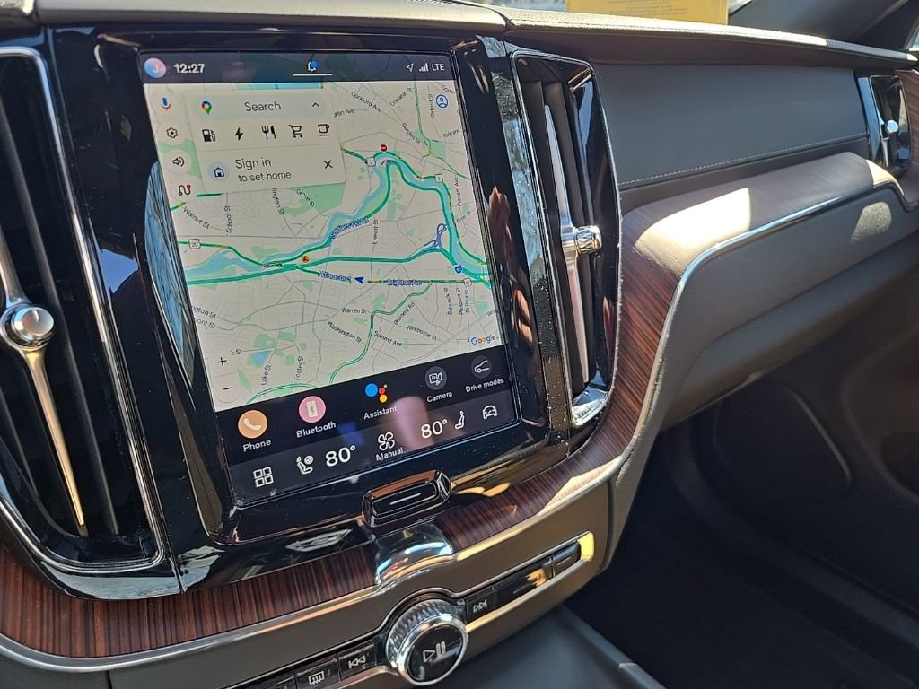 Certified 2023 Volvo XC60 T8 Ultimate w/ Protection Package Premier image 23