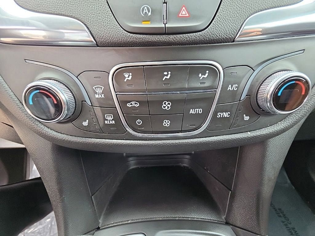 Used 2023 Chevrolet Equinox LT AWD/4WD image 17