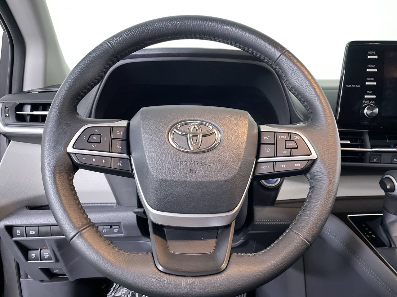 Used 2022 Toyota Sienna XLE FWD image 14