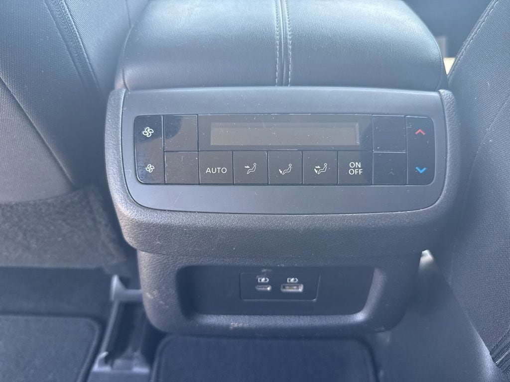 Used 2024 Nissan Pathfinder SV AWD/4WD image 14