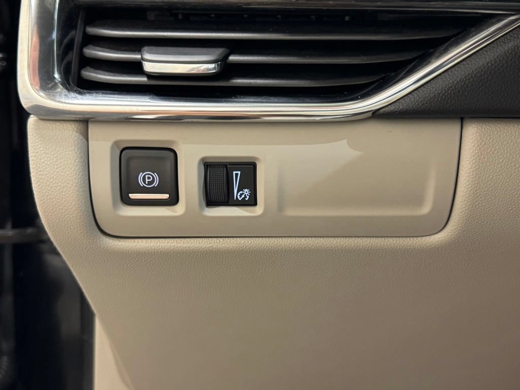Used 2023 Cadillac XT4 Premium Luxury AWD/4WD image 18
