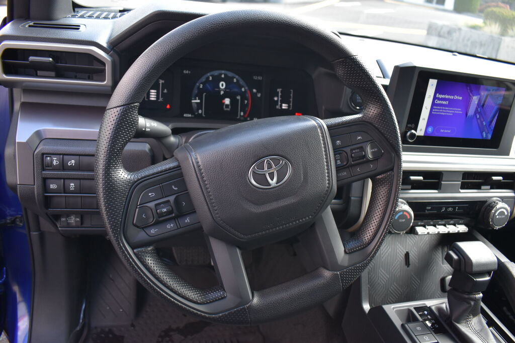 Certified 2025 Toyota Tacoma SR5 AWD/4WD image 9