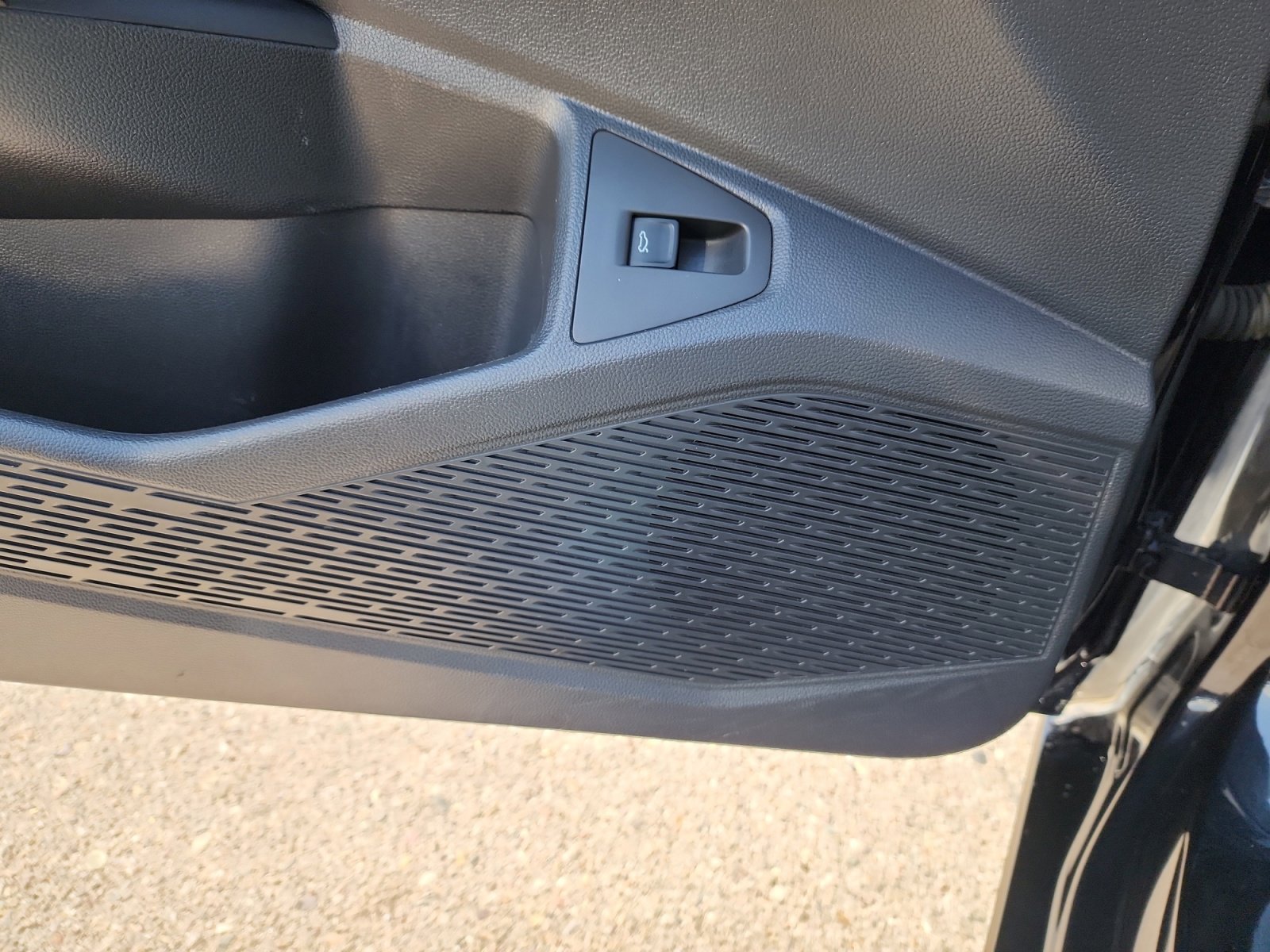 Used 2019 Volkswagen Jetta SEL w/ Cold Weather Package image 27