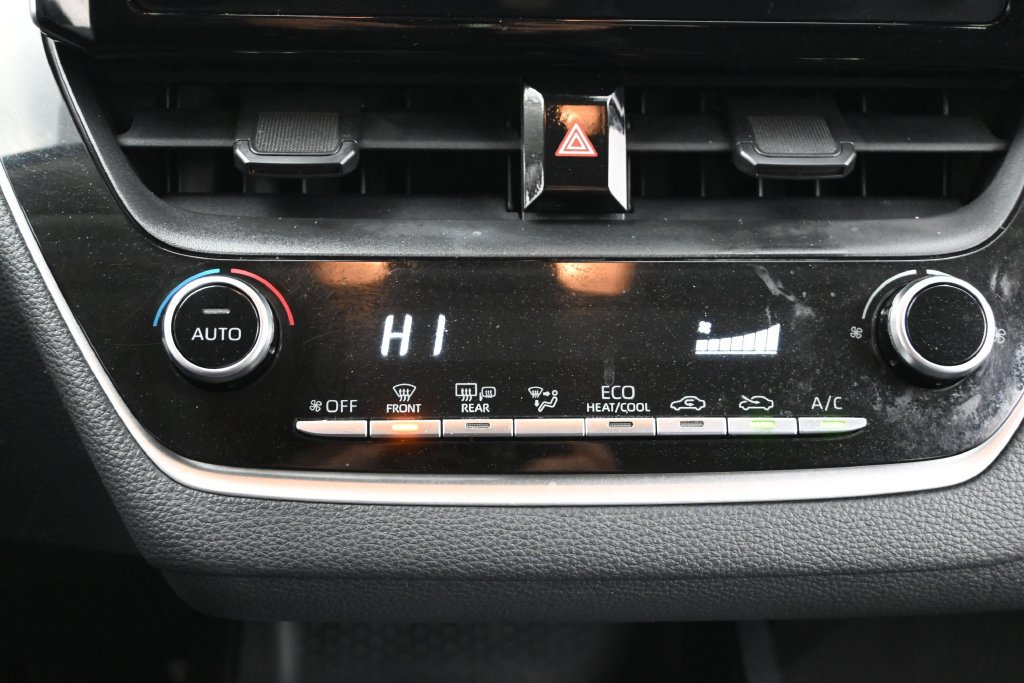 Used 2020 Toyota Corolla LE FWD image 17