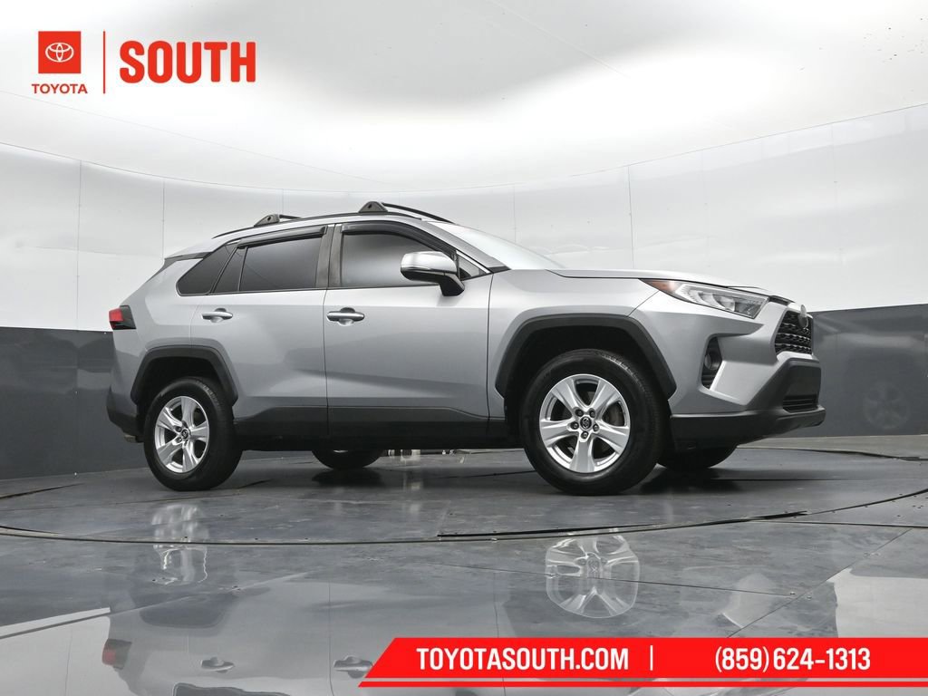 Used 2019 Toyota RAV4 XLE w/ Carpet Mat Package AWD/4WD image 38