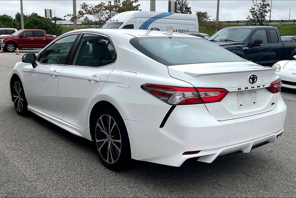 Used 2020 Toyota Camry SE FWD image 4