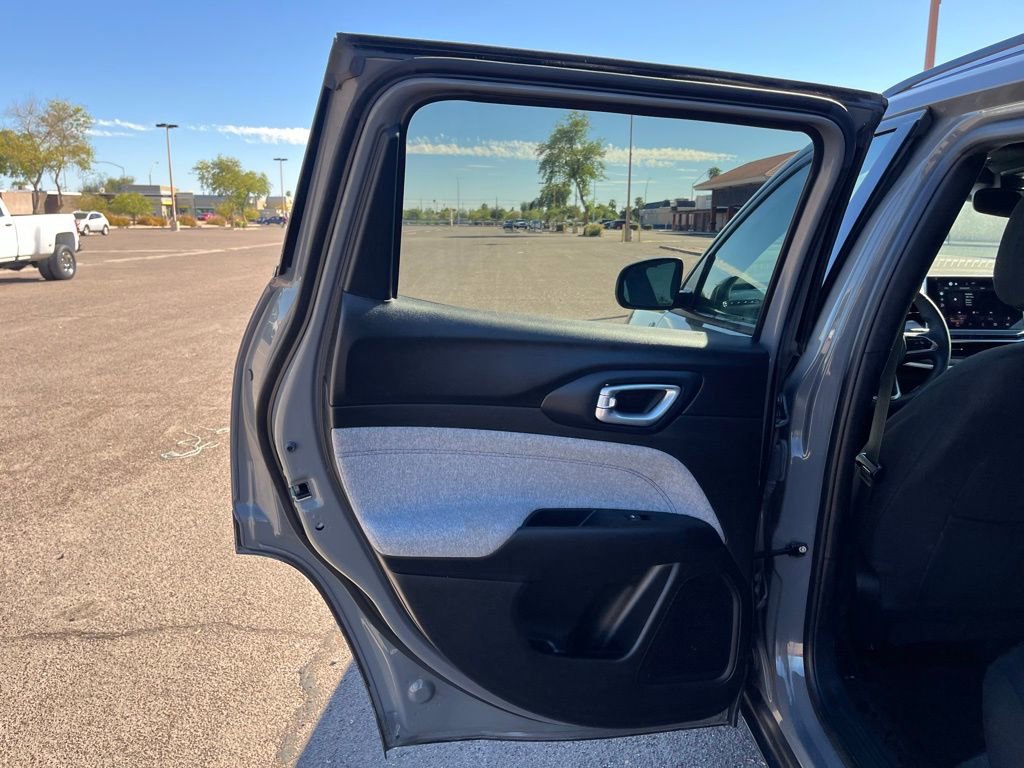 Used 2024 Jeep Compass Sport image 23