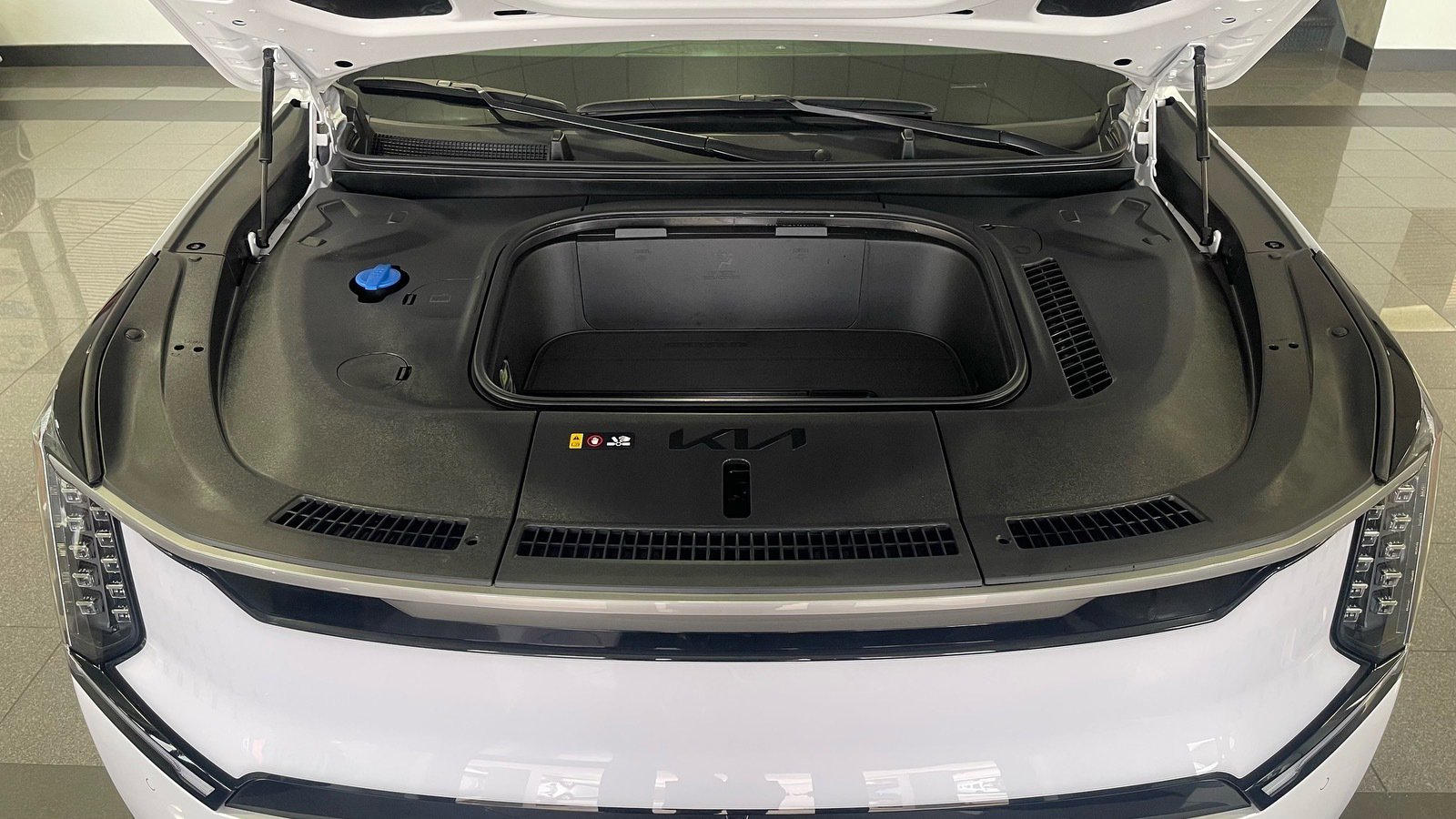 Used 2025 Kia EV9 Land w/ Towing Package image 21