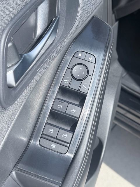 Used 2023 Nissan Rogue SV image 21