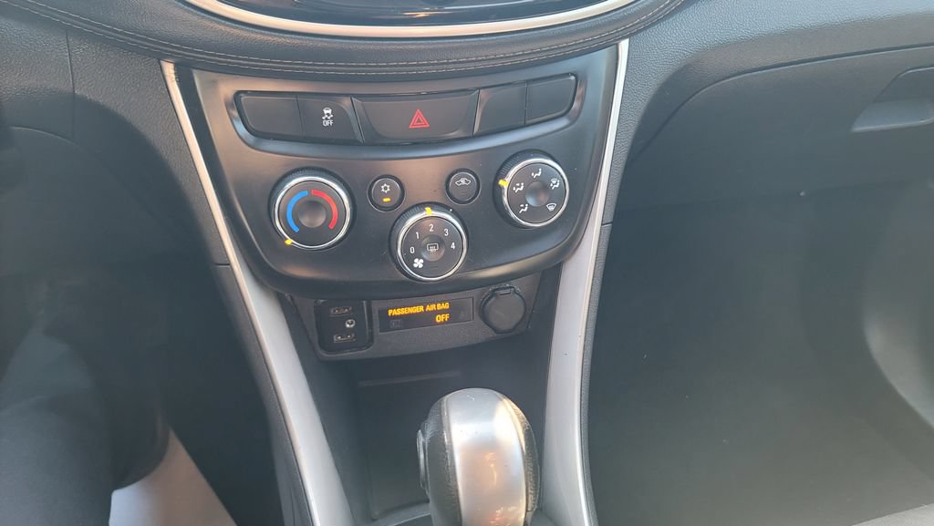 Used 2019 Chevrolet Trax LT w/ LT Convenience Package AWD/4WD image 22