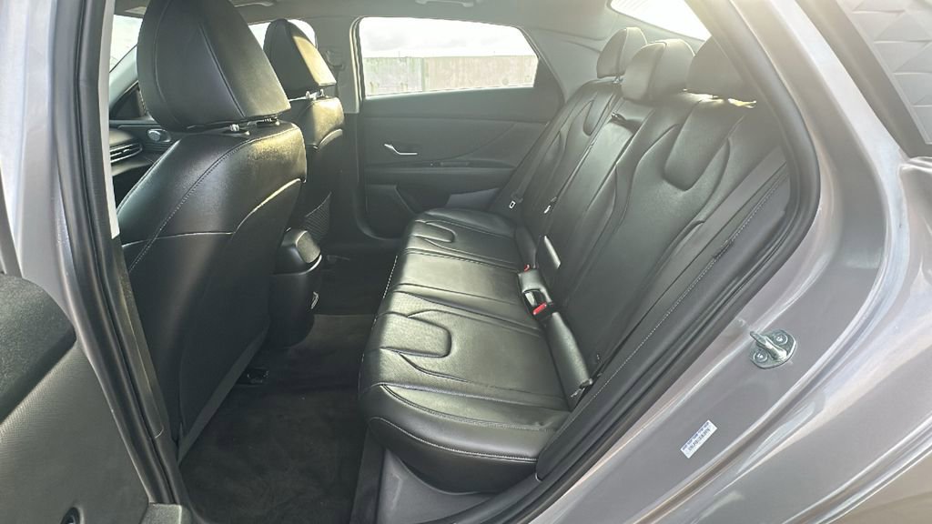 Certified 2025 Hyundai Elantra Limited image 33