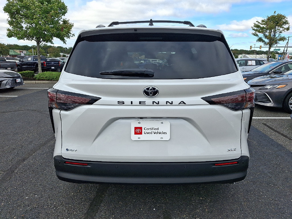Certified 2026 Toyota Sienna XLE FWD image 5