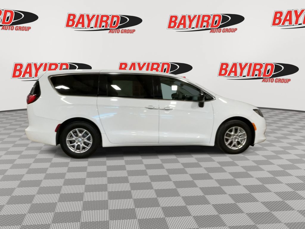 Used 2024 Chrysler Voyager LX FWD image 9