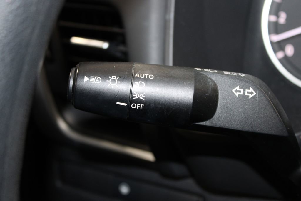 Used 2023 Nissan Rogue SV AWD/4WD image 22